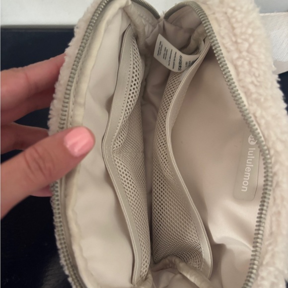 RARE Lululemon White Fleece Bunny Belt Bag - Picture 5 of 10